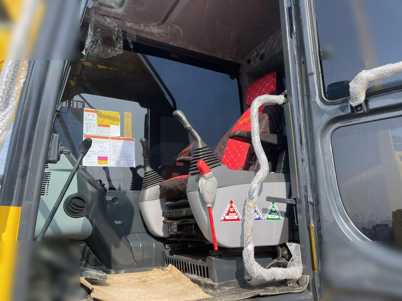 KOMATSU PC220-8 - Pásové rýpadlo: obrázek 5 KOMATSU PC220-8 - Pásové rýpadlo: obrázek 5