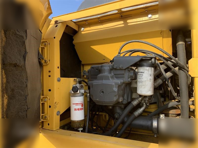 Pásové rýpadlo KOMATSU PC220-8N1: obrázek 7
