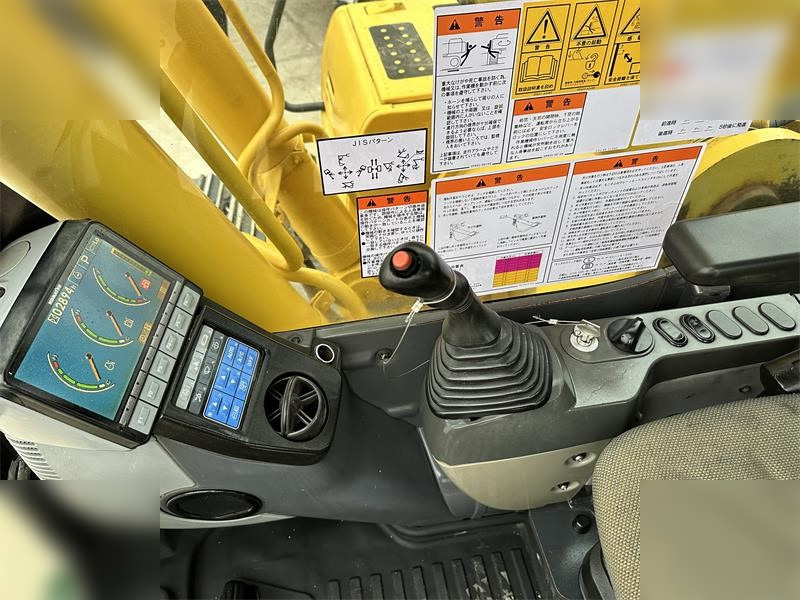 Pásové rýpadlo KOMATSU PC240 LC-8: obrázek 11