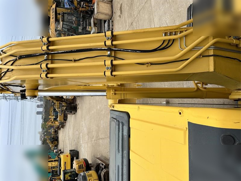 Pásové rýpadlo KOMATSU PC240 LC-8: obrázek 7
