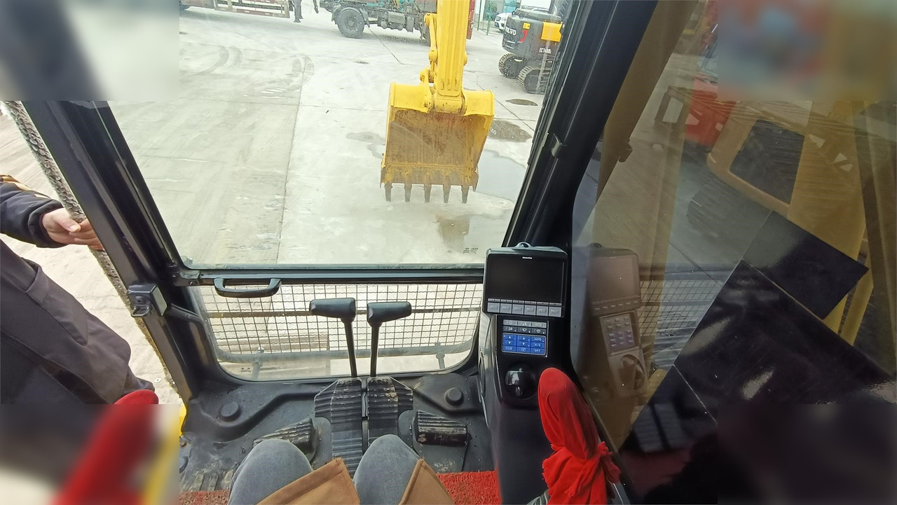 KOMATSU PC240 LC-8 - Pásové rýpadlo: obrázek 4 KOMATSU PC240 LC-8 - Pásové rýpadlo: obrázek 4