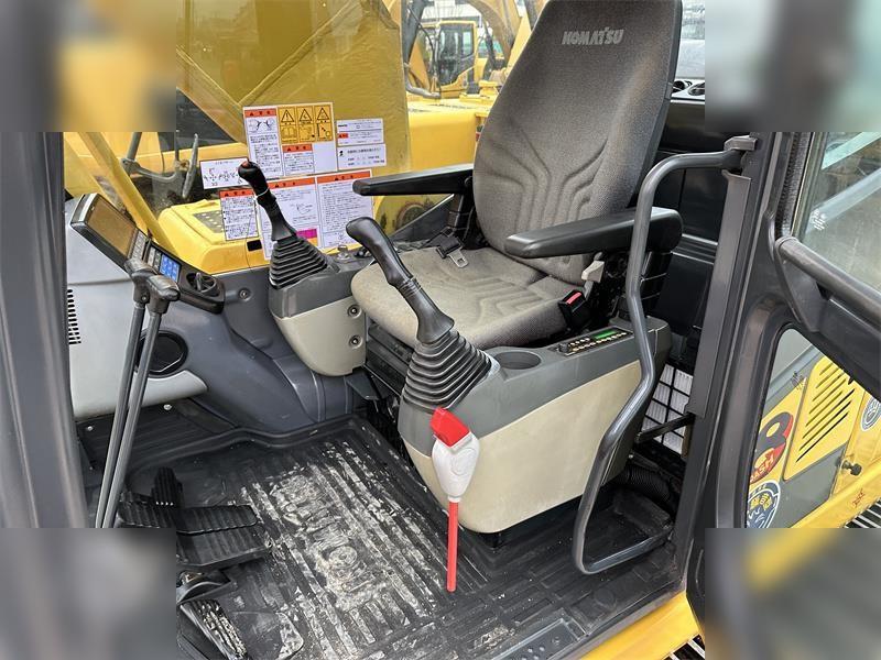 Pásové rýpadlo KOMATSU PC240 LC-8: obrázek 9