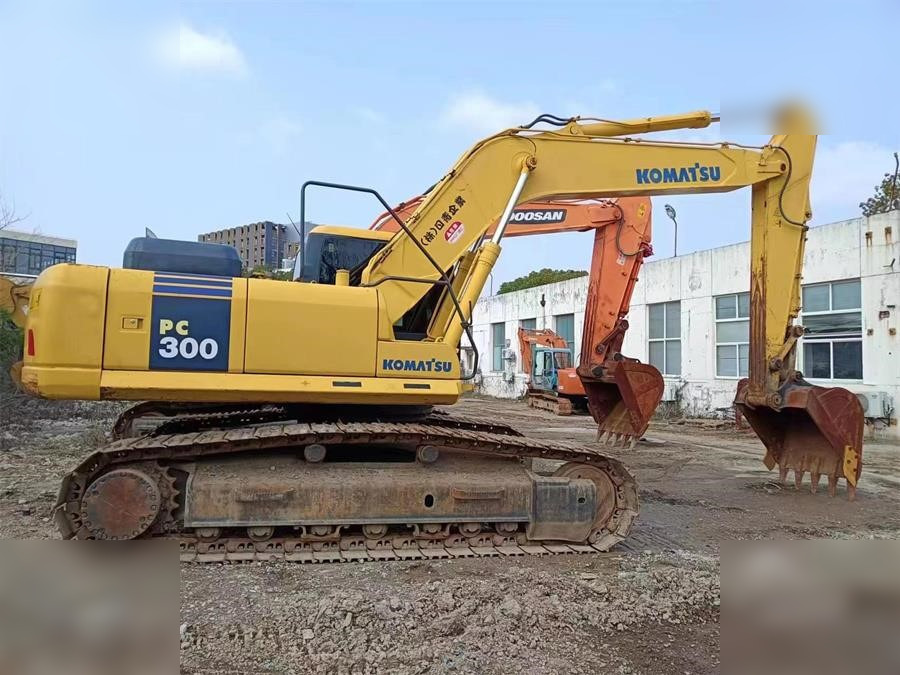 KOMATSU PC300-7 - Pásové rýpadlo: obrázek 1 KOMATSU PC300-7 - Pásové rýpadlo: obrázek 1