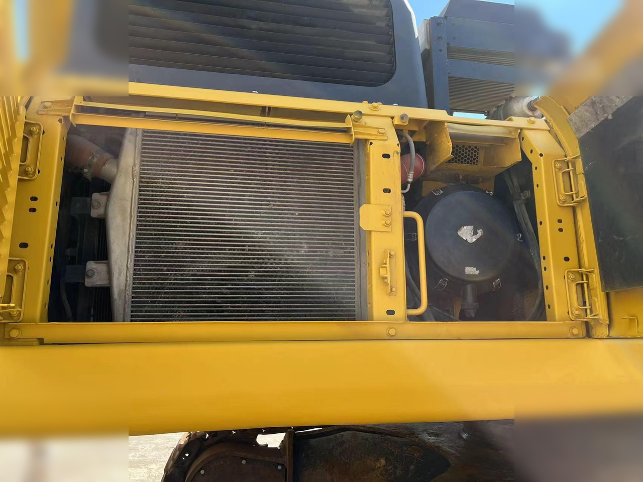 Pásové rýpadlo KOMATSU PC400-8R: obrázek 6