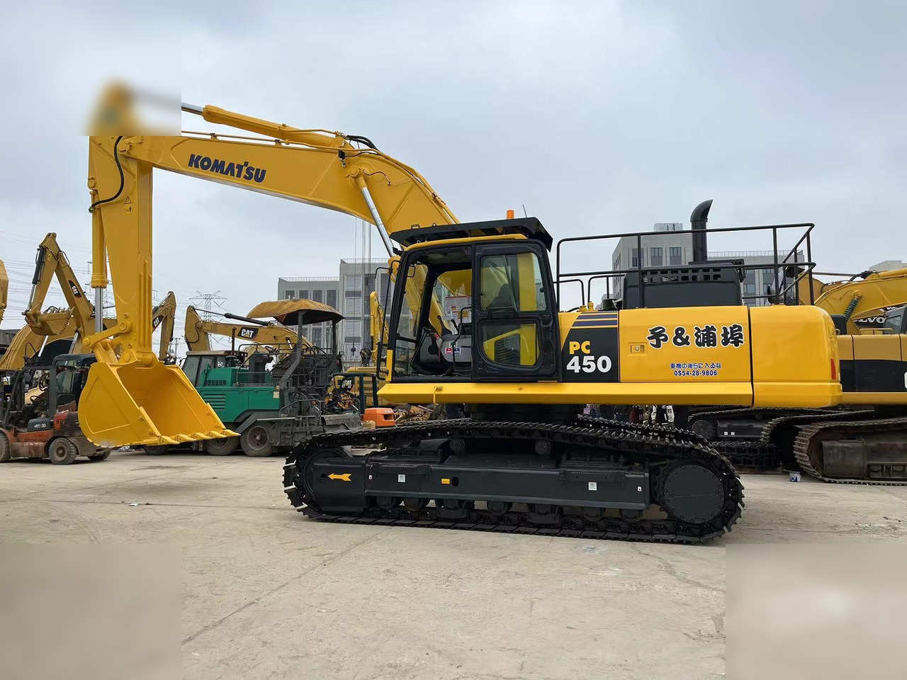 KOMATSU PC450-8 - Pásové rýpadlo: obrázek 2 KOMATSU PC450-8 - Pásové rýpadlo: obrázek 2