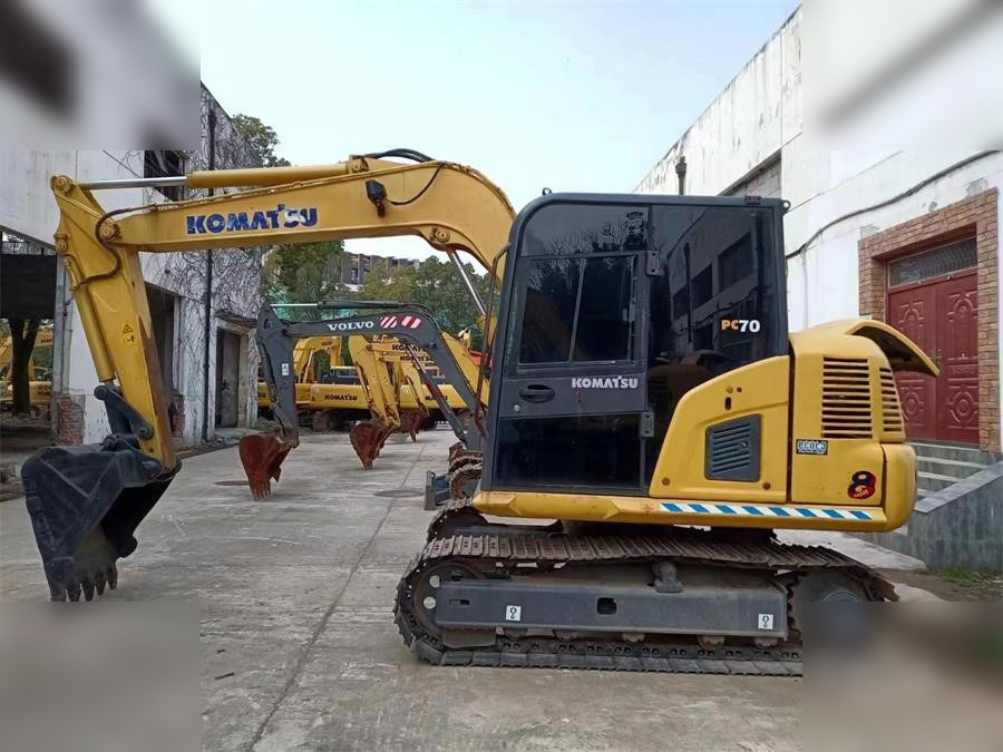 KOMATSU PC70-8 - Pásové rýpadlo: obrázek 3 KOMATSU PC70-8 - Pásové rýpadlo: obrázek 3