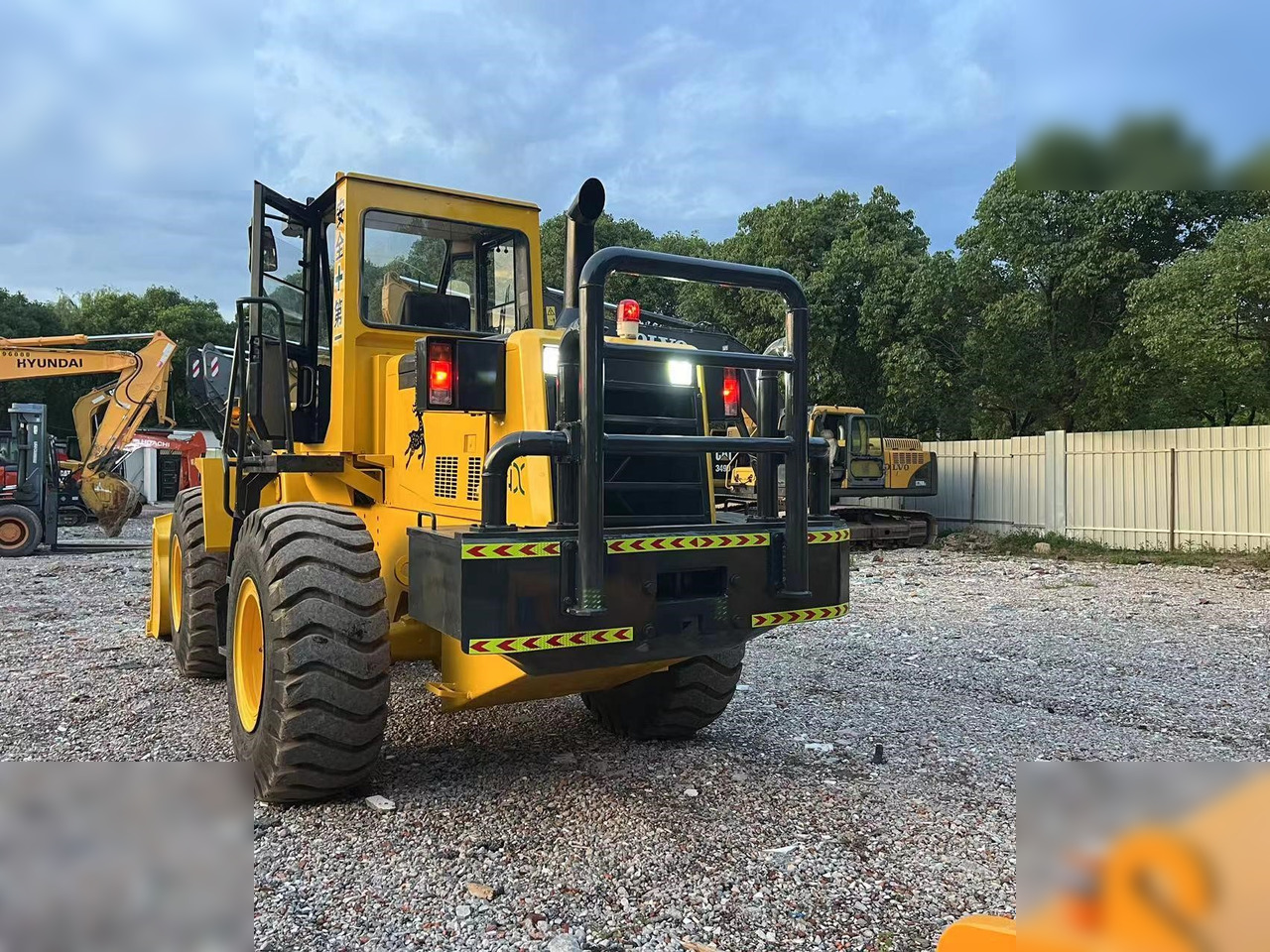 KOMATSU WA320-3 - Kolový nakladač: obrázek 4 KOMATSU WA320-3 - Kolový nakladač: obrázek 4