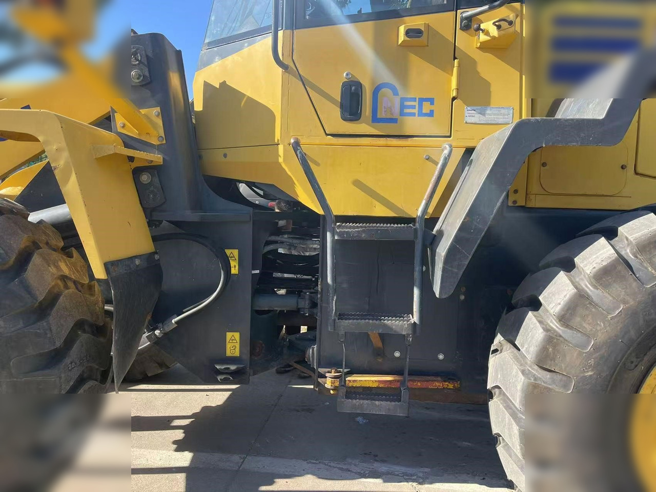 KOMATSU WA320-5 - Kolový nakladač: obrázek 4 KOMATSU WA320-5 - Kolový nakladač: obrázek 4