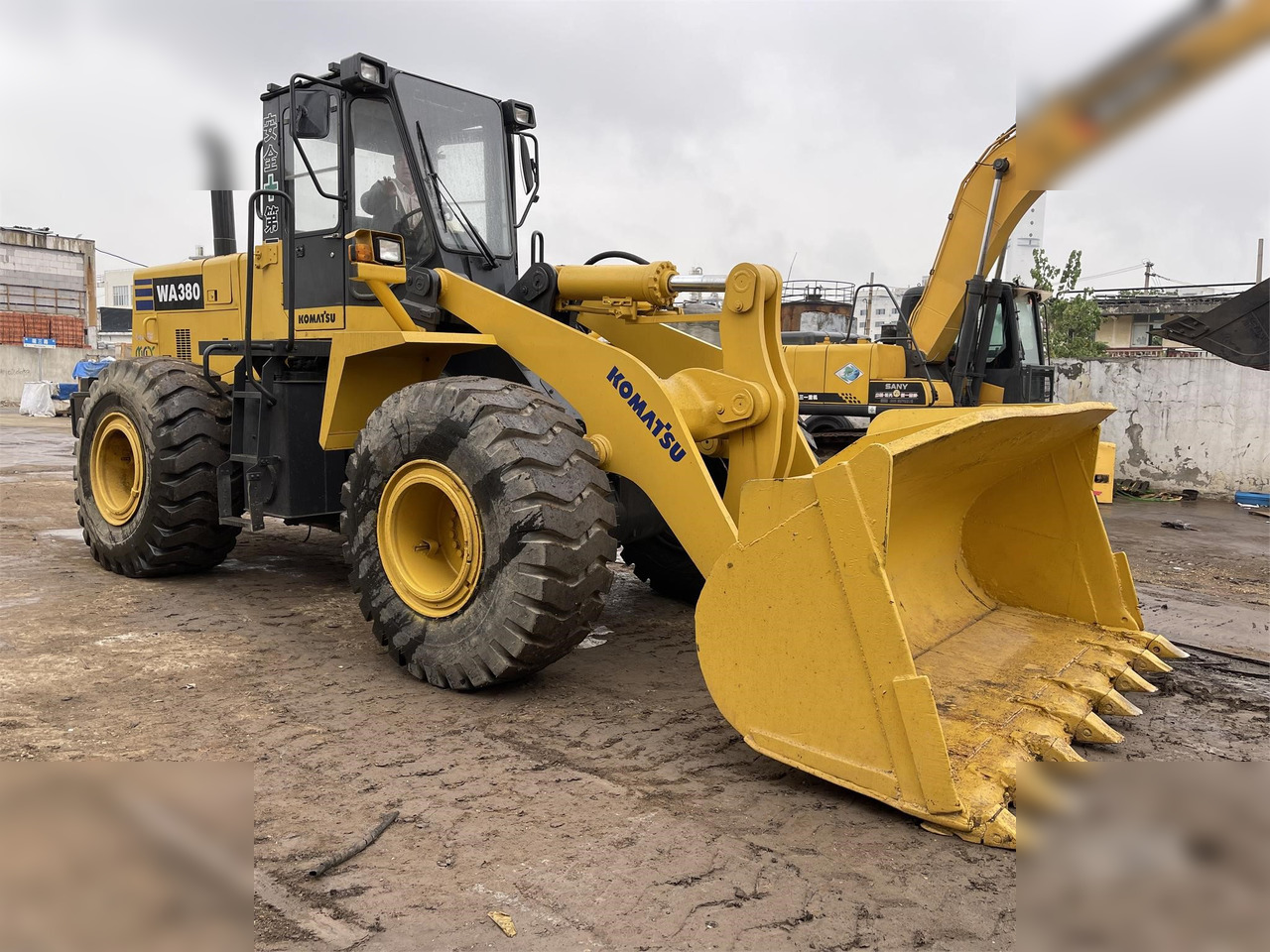 KOMATSU WA380-3 - Kolový nakladač: obrázek 1 KOMATSU WA380-3 - Kolový nakladač: obrázek 1