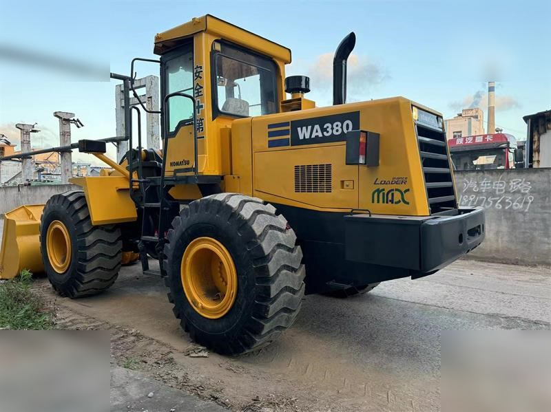 KOMATSU WA380-3 - Kolový nakladač: obrázek 5 KOMATSU WA380-3 - Kolový nakladač: obrázek 5