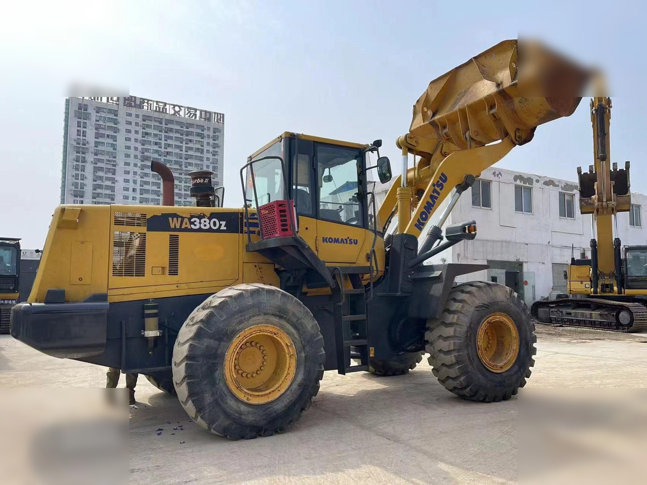 KOMATSU WA380Z-6 - Kolový nakladač: obrázek 2 KOMATSU WA380Z-6 - Kolový nakladač: obrázek 2