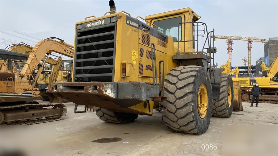 KOMATSU WA600-3 - Kolový nakladač: obrázek 2 KOMATSU WA600-3 - Kolový nakladač: obrázek 2