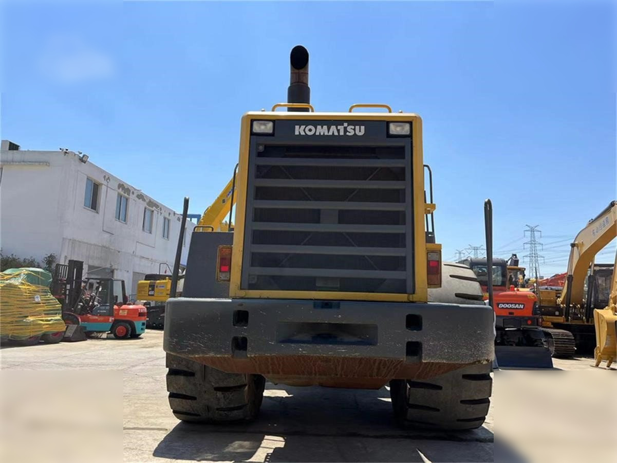 KOMATSU WA600-3 - Kolový nakladač: obrázek 3 KOMATSU WA600-3 - Kolový nakladač: obrázek 3