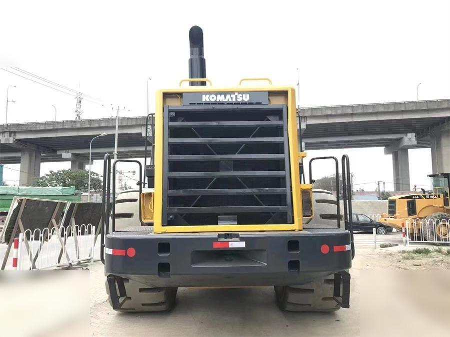 KOMATSU WA600-3 - Kolový nakladač: obrázek 4 KOMATSU WA600-3 - Kolový nakladač: obrázek 4
