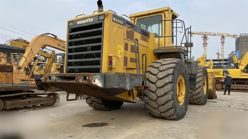 KOMATSU WA600-3 - Kolový nakladač: obrázek 4 KOMATSU WA600-3 - Kolový nakladač: obrázek 4