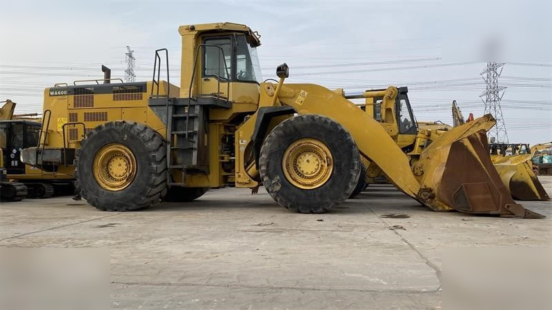 KOMATSU WA600-3 - Kolový nakladač: obrázek 2 KOMATSU WA600-3 - Kolový nakladač: obrázek 2