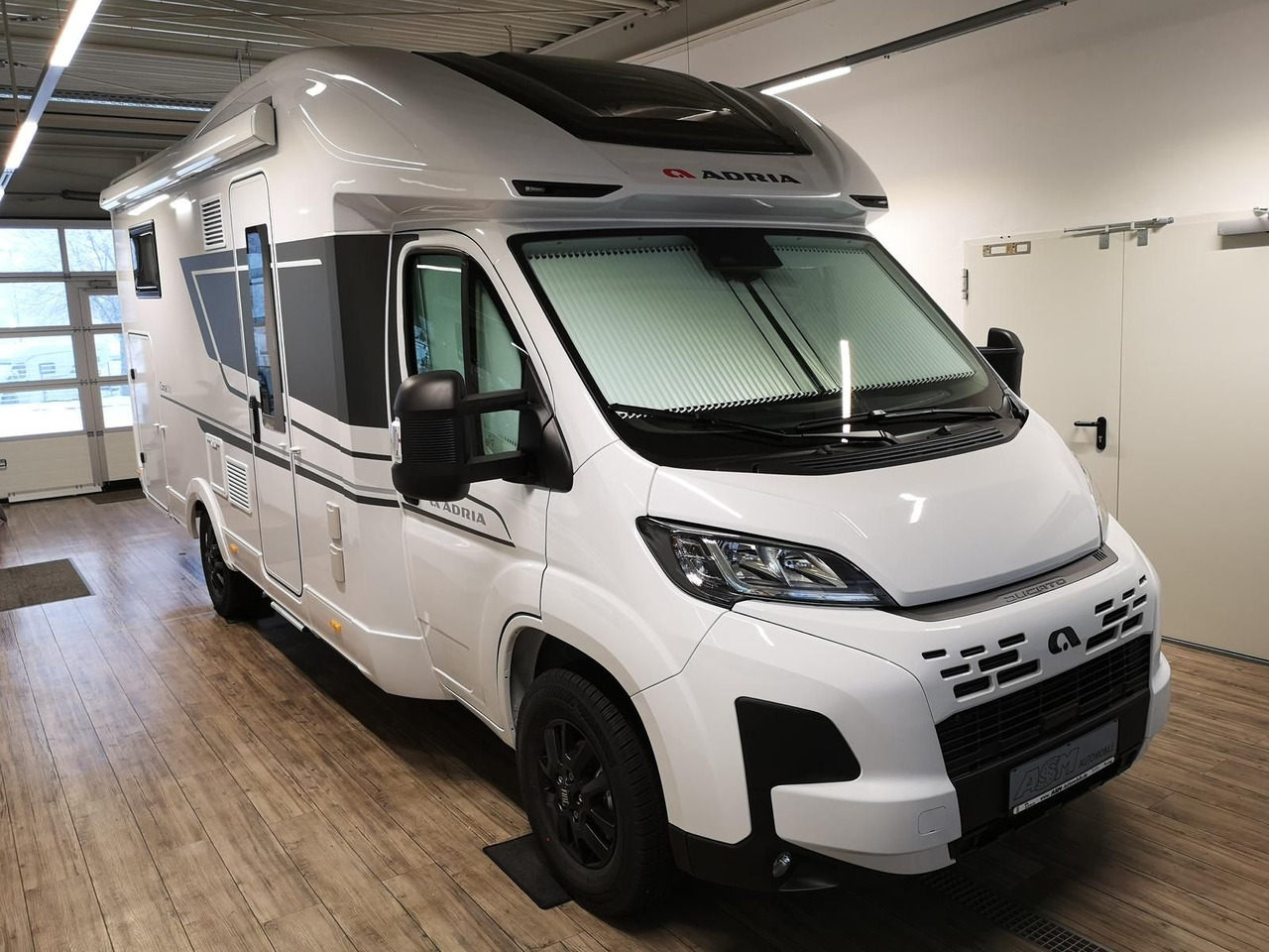 Adria Coral ALL-IN 650 DL*SOLAR*MARKISE*NAVI*SOFORT* - Polointegrovaný obytný vůz: obrázek 3 Adria Coral ALL-IN 650 DL*SOLAR*MARKISE*NAVI*SOFORT* - Polointegrovaný obytný vůz: obrázek 3