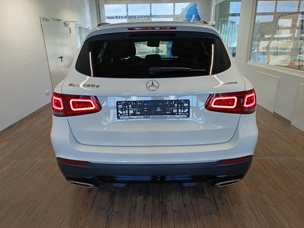 Mercedes-Benz GLC 220d AMG Line 4MATIC*AHK*NAVI*LED*R-KAM*DAB* - SUV: obrázek 5 Mercedes-Benz GLC 220d AMG Line 4MATIC*AHK*NAVI*LED*R-KAM*DAB* - SUV: obrázek 5