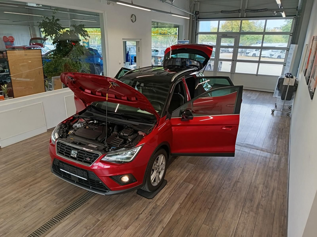Seat Arona 1,5TSI FR*AHK*NAVI*ACC*LED*BEATS*R-KAM*DAB - SUV: obrázek 2 Seat Arona 1,5TSI FR*AHK*NAVI*ACC*LED*BEATS*R-KAM*DAB - SUV: obrázek 2