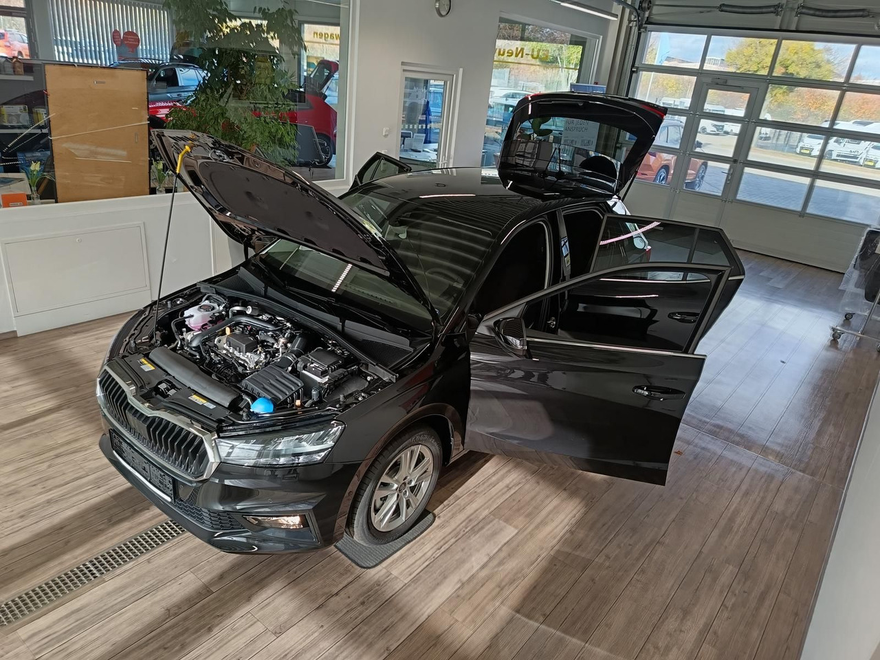 Skoda Fabia 130 Jahre 1,0TSI DSG*AHK-VORBER.*LED*R-KAM - Sedan: obrázek 2 Skoda Fabia 130 Jahre 1,0TSI DSG*AHK-VORBER.*LED*R-KAM - Sedan: obrázek 2