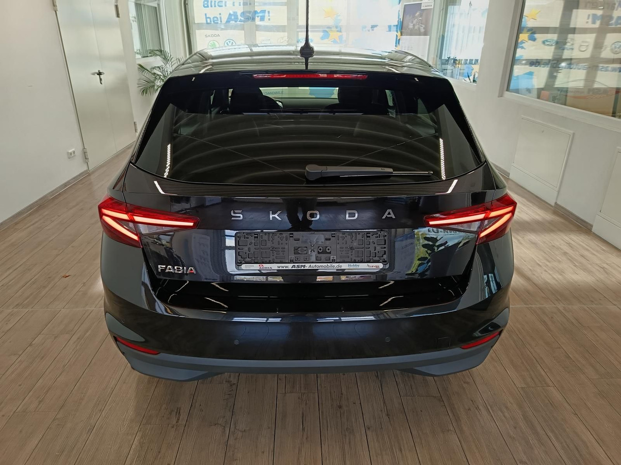 Skoda Fabia 130 Jahre 1,0TSI DSG*AHK-VORBER.*LED*R-KAM - Sedan: obrázek 5 Skoda Fabia 130 Jahre 1,0TSI DSG*AHK-VORBER.*LED*R-KAM - Sedan: obrázek 5