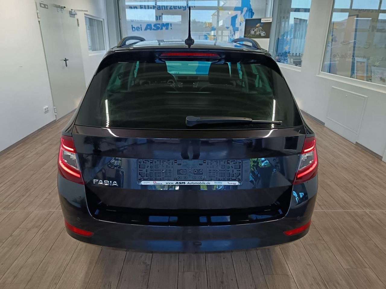 Skoda Fabia Ambition Combi 1,0 TSI*Bi-LED*NAVI*SHZ*DAB - Osobní auto: obrázek 5 Skoda Fabia Ambition Combi 1,0 TSI*Bi-LED*NAVI*SHZ*DAB - Osobní auto: obrázek 5