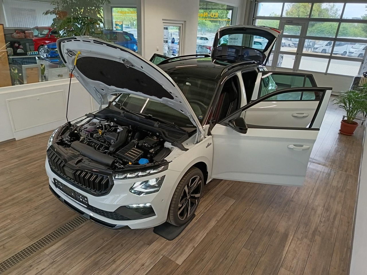 Skoda Kamiq Monte Carlo 1,5 TSI DSG*AHK*PANO*LED*ACC* - SUV: obrázek 2 Skoda Kamiq Monte Carlo 1,5 TSI DSG*AHK*PANO*LED*ACC* - SUV: obrázek 2