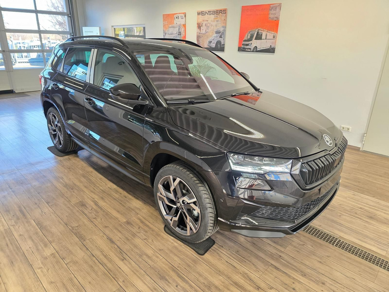 Skoda Karoq Sportline 2,0TDI DSG 4x4*PSD*AHK*360°*NAVI - SUV: obrázek 3 Skoda Karoq Sportline 2,0TDI DSG 4x4*PSD*AHK*360°*NAVI - SUV: obrázek 3