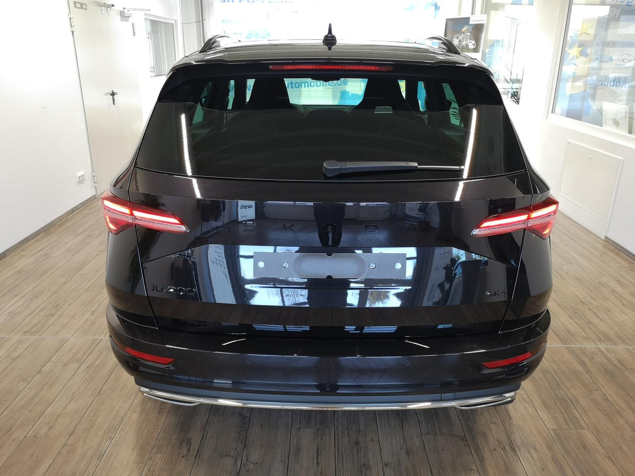 Skoda Karoq Sportline 2,0TDI DSG 4x4*PSD*AHK*360°*NAVI - SUV: obrázek 5 Skoda Karoq Sportline 2,0TDI DSG 4x4*PSD*AHK*360°*NAVI - SUV: obrázek 5