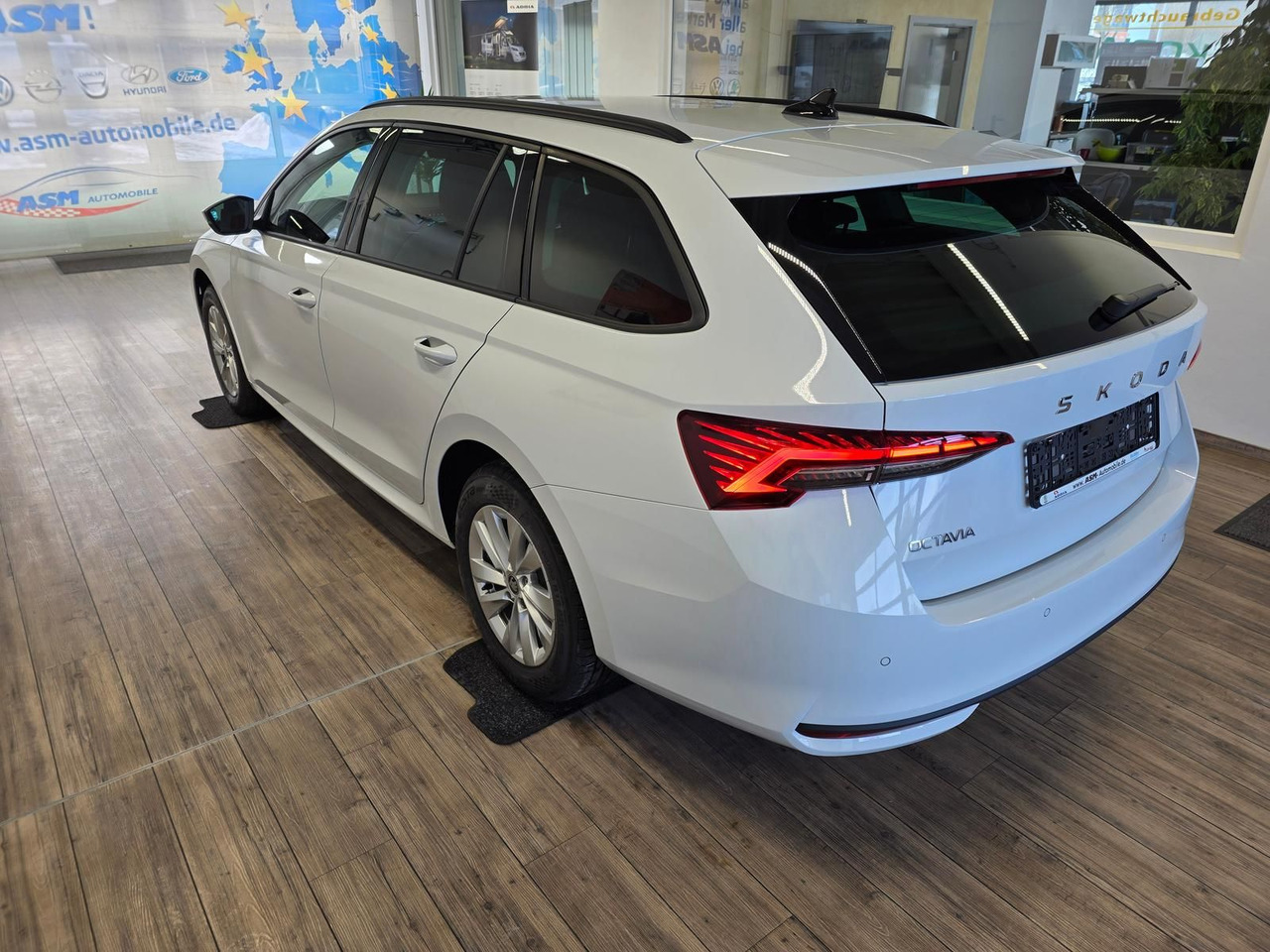 Skoda Octavia Combi Selection DSG*LED*ACC*WINTERPAKET* - Osobní auto: obrázek 4 Skoda Octavia Combi Selection DSG*LED*ACC*WINTERPAKET* - Osobní auto: obrázek 4