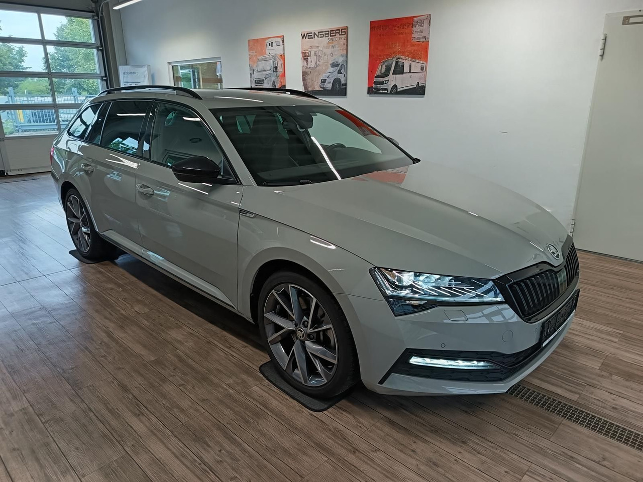 Skoda Superb Combi Sportline 2.0TSI DSG4x4*AHK*DCC*ACC - Osobní auto: obrázek 3 Skoda Superb Combi Sportline 2.0TSI DSG4x4*AHK*DCC*ACC - Osobní auto: obrázek 3