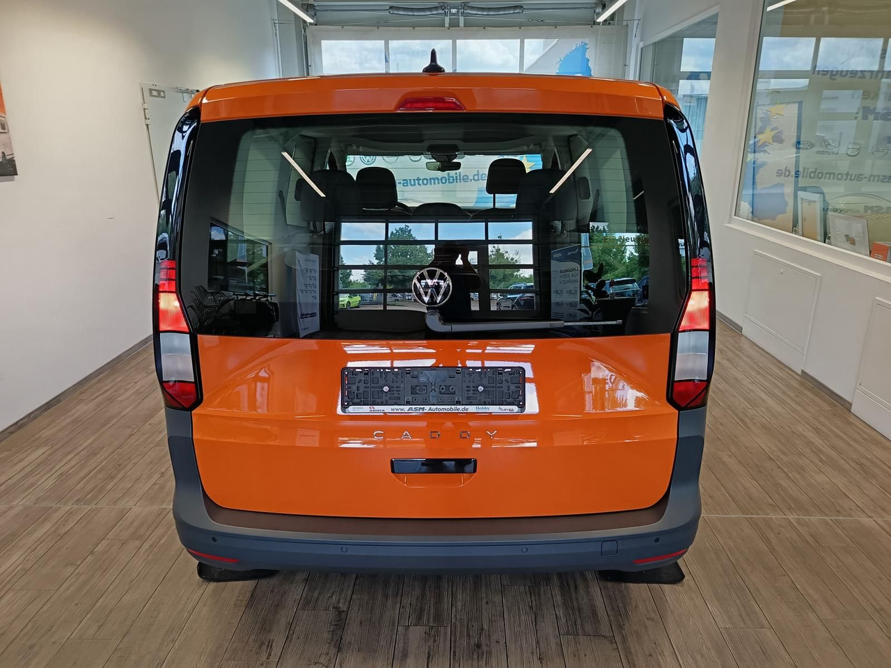 Volkswagen Caddy 2.0 TDI 75 kW*PDC*TEMP*DAB*KLIMA*5-SITZER* - Kombi: obrázek 5 Volkswagen Caddy 2.0 TDI 75 kW*PDC*TEMP*DAB*KLIMA*5-SITZER* - Kombi: obrázek 5
