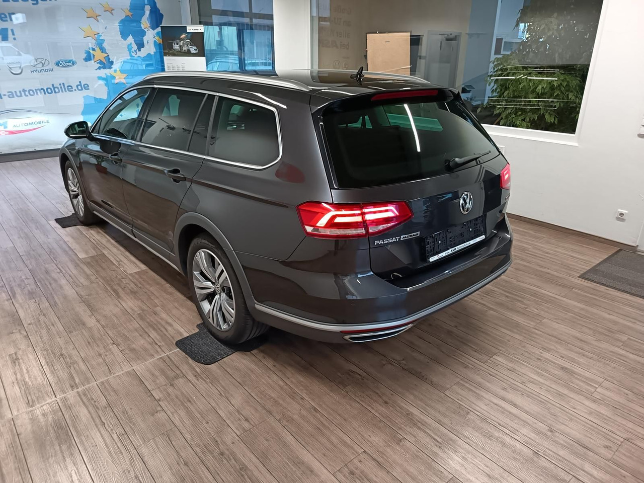 Volkswagen Passat Alltrack 2,0TDI DSG 4x4*360°*NAVI*ACC*LED - Kombi: obrázek 4 Volkswagen Passat Alltrack 2,0TDI DSG 4x4*360°*NAVI*ACC*LED - Kombi: obrázek 4