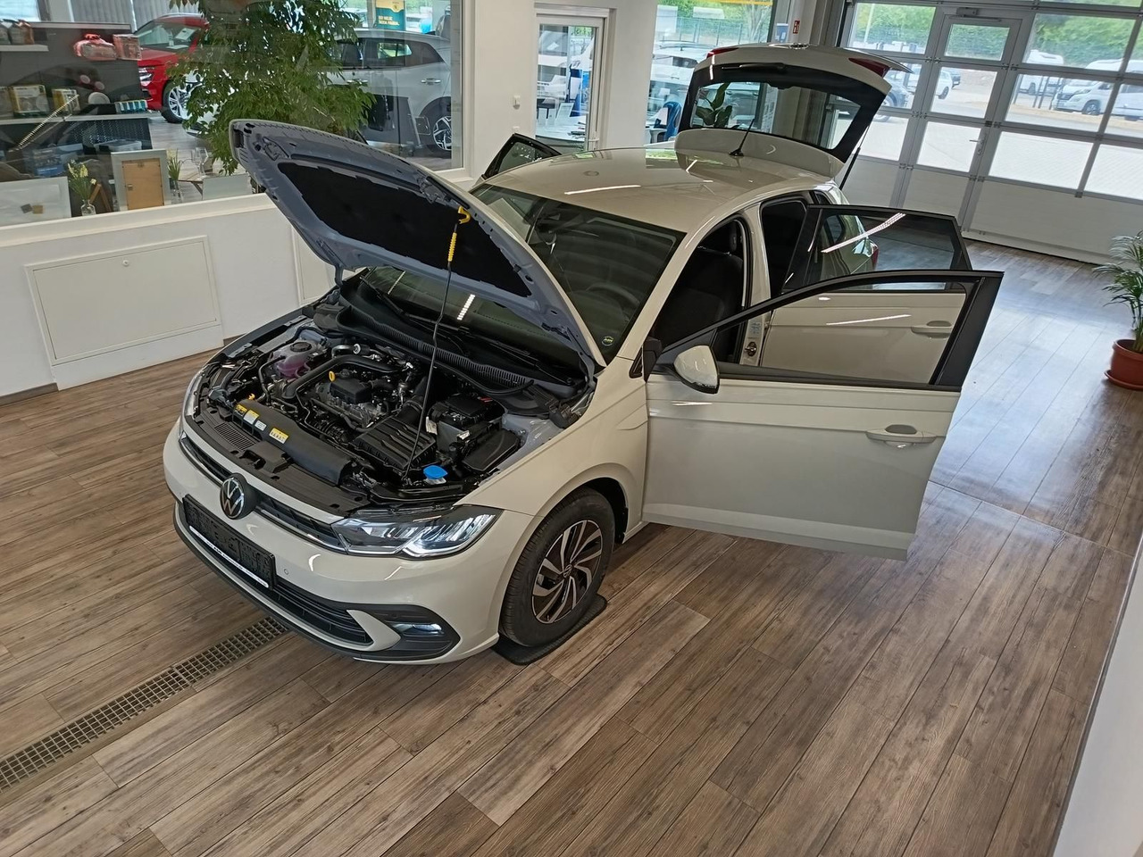 Volkswagen Polo Life 1.0 TSI 70kW DSG*LED*ACC*R-KAM*DAB*PDC - Osobní auto: obrázek 2 Volkswagen Polo Life 1.0 TSI 70kW DSG*LED*ACC*R-KAM*DAB*PDC - Osobní auto: obrázek 2
