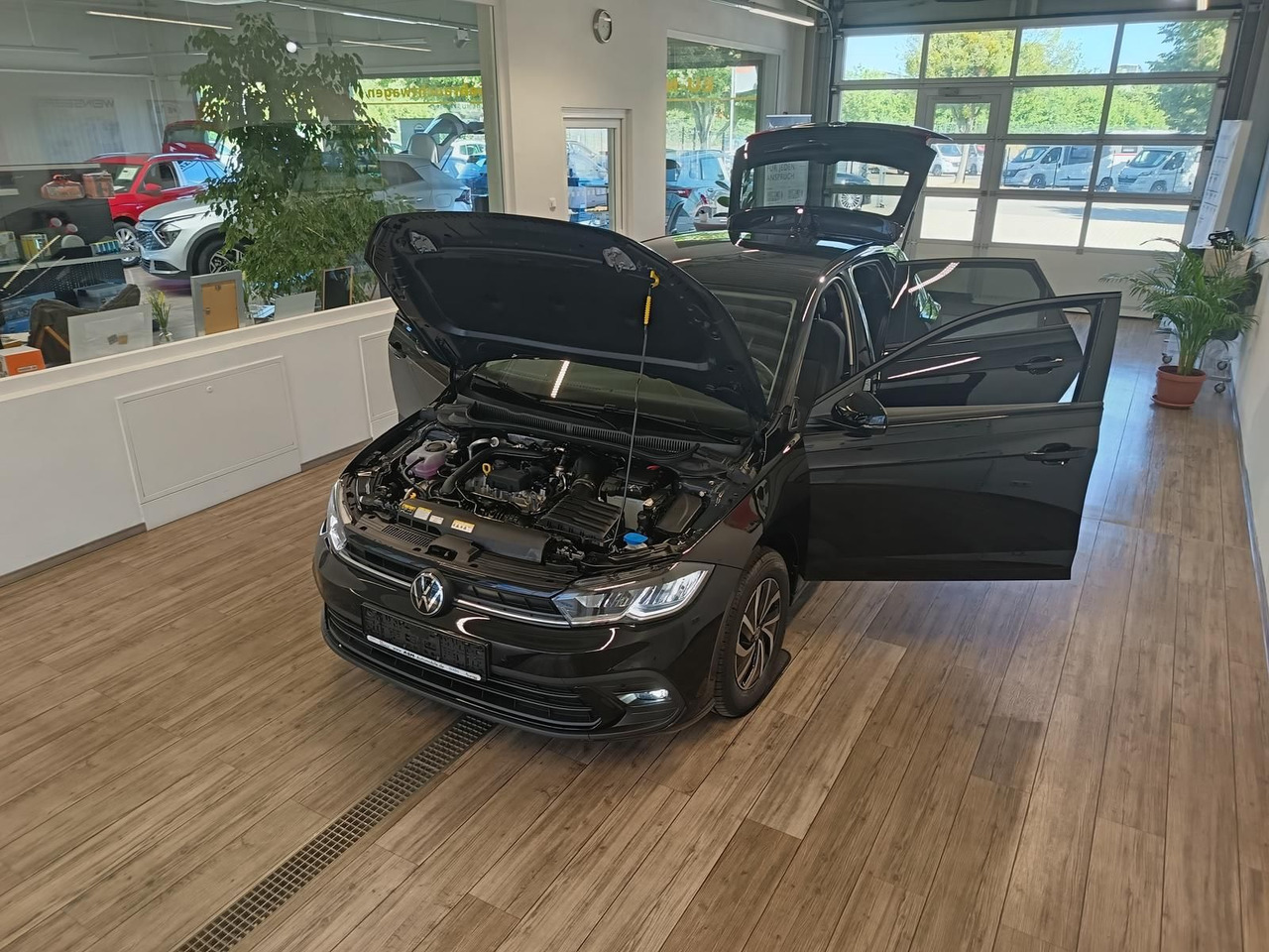 Volkswagen Polo Life 1.0 TSI 70kW DSG*LED*ACC*R-KAM*DAB*PDC - Osobní auto: obrázek 2 Volkswagen Polo Life 1.0 TSI 70kW DSG*LED*ACC*R-KAM*DAB*PDC - Osobní auto: obrázek 2