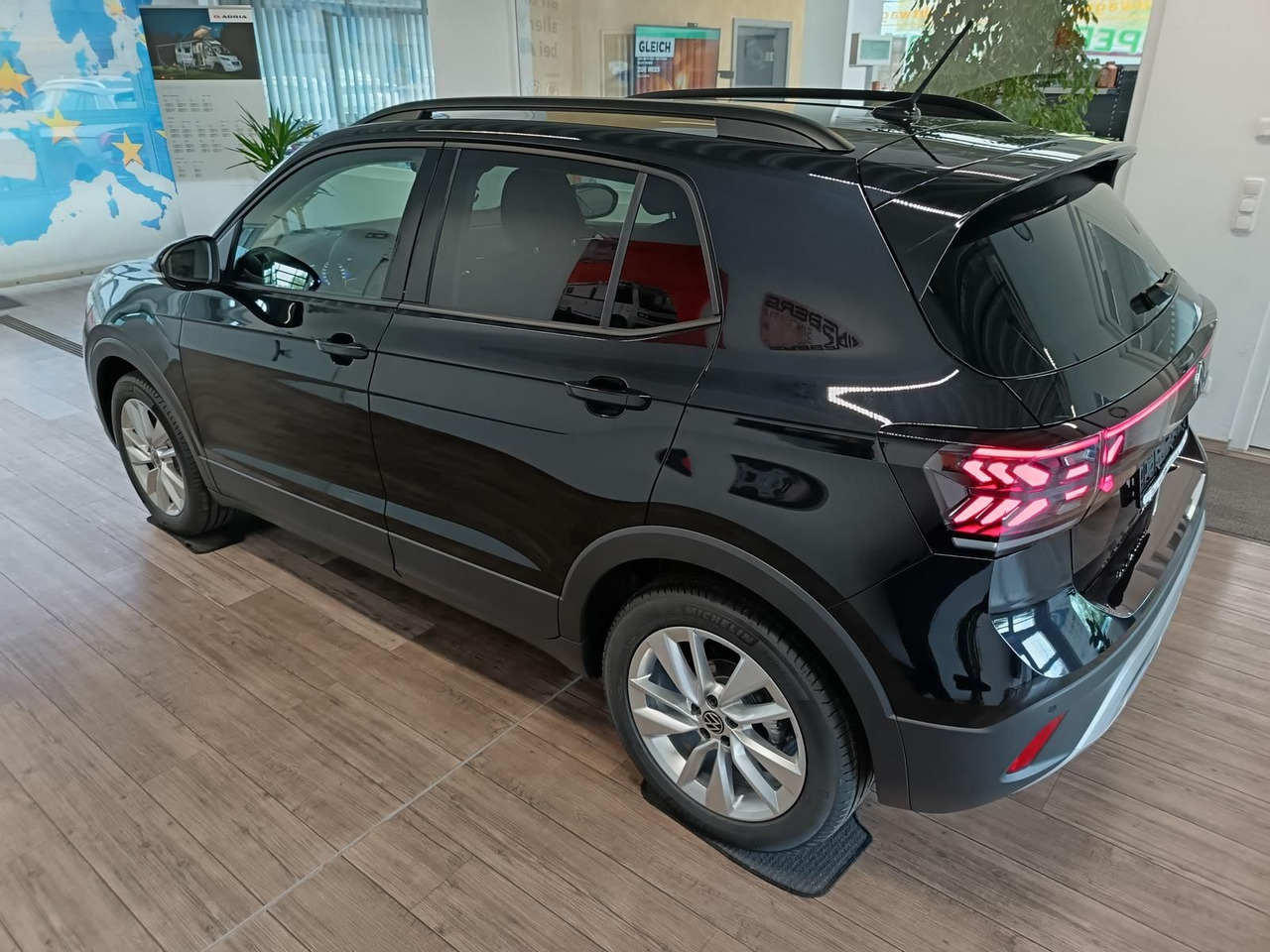 Volkswagen T-Cross Life 1.5 TSI DSG*AHK*MATRIX LED*ACC*SHZ* - SUV: obrázek 4 Volkswagen T-Cross Life 1.5 TSI DSG*AHK*MATRIX LED*ACC*SHZ* - SUV: obrázek 4