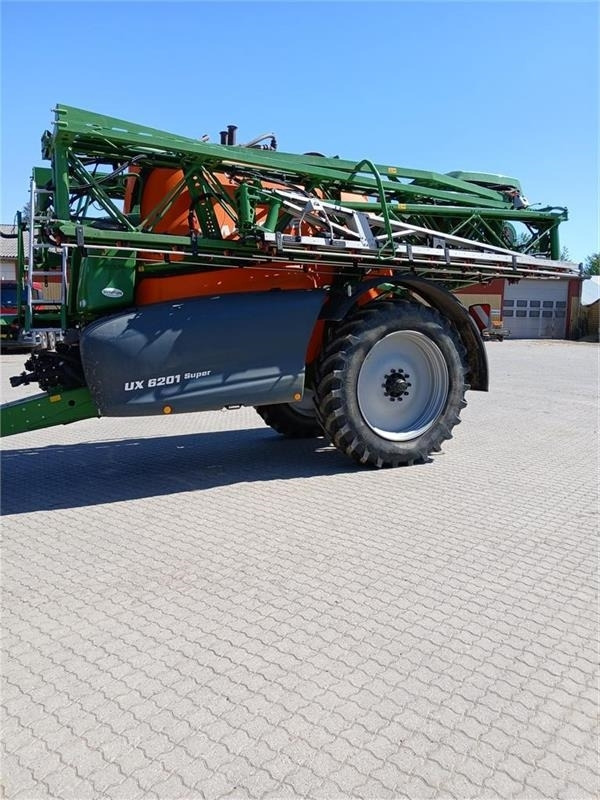 Amazone Ux 6201 super 42 m - Tažený postřikovač: obrázek 2 Amazone Ux 6201 super 42 m - Tažený postřikovač: obrázek 2