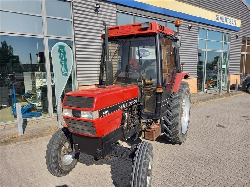 Case IH 695 XL - Traktor: obrázek 2 Case IH 695 XL - Traktor: obrázek 2