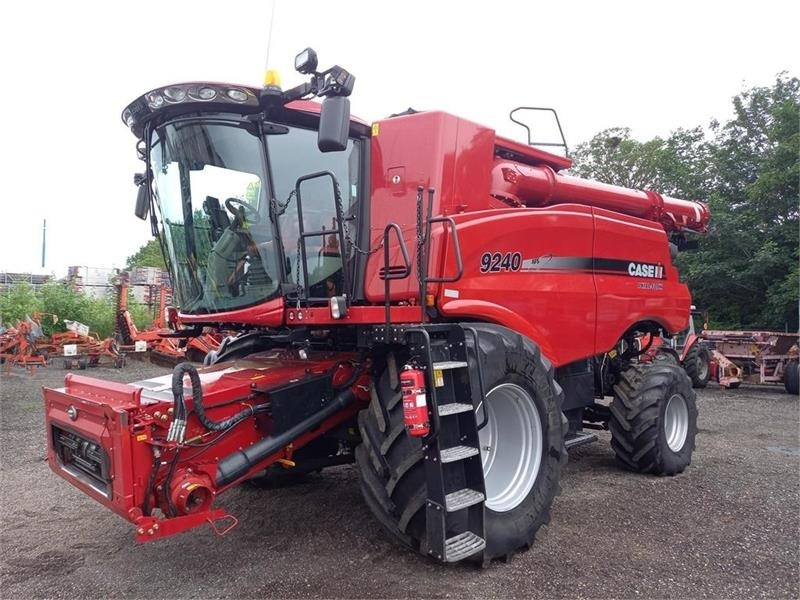 Case IH Axial Flow 9240 - Sklízecí mlátička: obrázek 1 Case IH Axial Flow 9240 - Sklízecí mlátička: obrázek 1