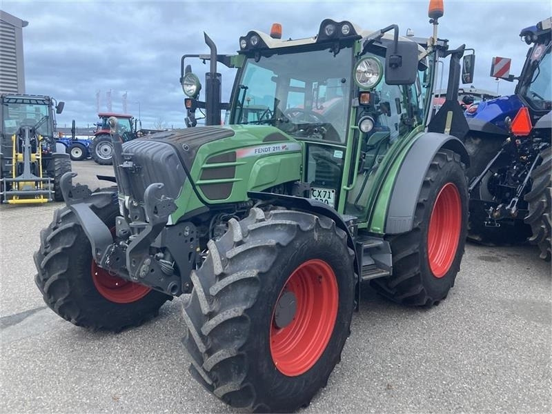 Fendt 211 Vario TMS - Traktor: obrázek 2 Fendt 211 Vario TMS - Traktor: obrázek 2
