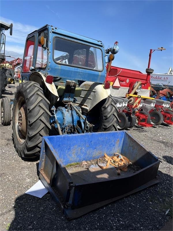 Ford 2000 - Traktor: obrázek 4 Ford 2000 - Traktor: obrázek 4