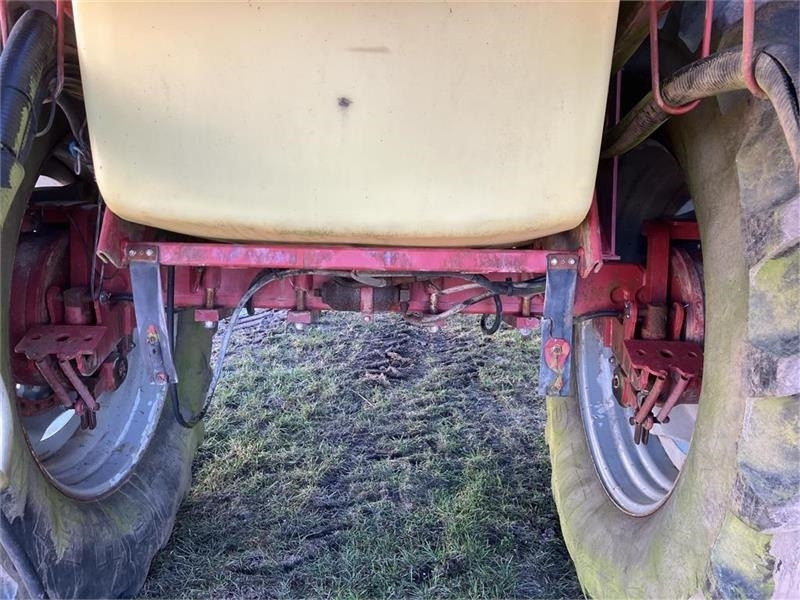 Hardi COMMANDER 4200 TWIN 28 m - Tažený postřikovač: obrázek 4 Hardi COMMANDER 4200 TWIN 28 m - Tažený postřikovač: obrázek 4