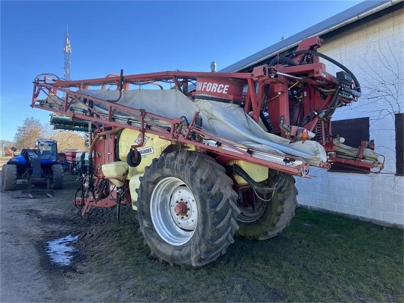 Hardi COMMANDER 4200 TWIN 28 m - Tažený postřikovač: obrázek 2 Hardi COMMANDER 4200 TWIN 28 m - Tažený postřikovač: obrázek 2