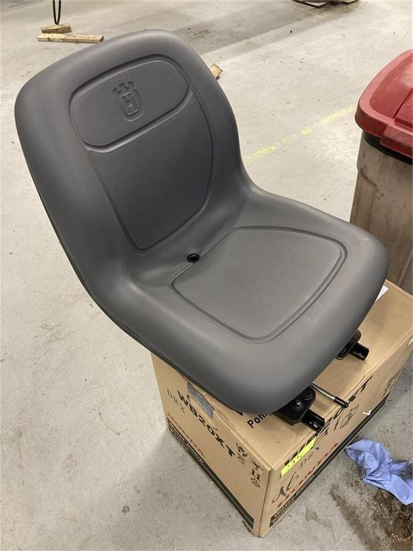 Husqvarna P524X Efi Sæde - Fabriksnyt 591352601 - Sekačka na trávu: obrázek 1 Husqvarna P524X Efi Sæde - Fabriksnyt 591352601 - Sekačka na trávu: obrázek 1