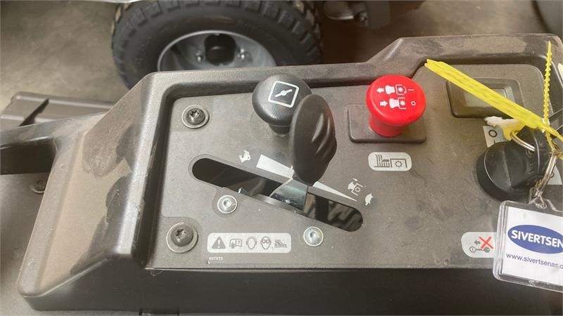 Hustler Raptor X 42 - Sekačka na trávu: obrázek 4 Hustler Raptor X 42 - Sekačka na trávu: obrázek 4