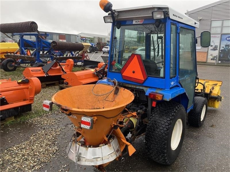 Iseki 321 med 130 cm kost og saltspreder - Komunální traktor: obrázek 5 Iseki 321 med 130 cm kost og saltspreder - Komunální traktor: obrázek 5
