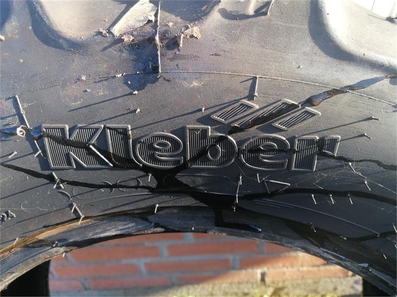 Kleber 300/70R20 - Pneumatiky pro Komunální/ Speciální technika: obrázek 5 Kleber 300/70R20 - Pneumatiky pro Komunální/ Speciální technika: obrázek 5