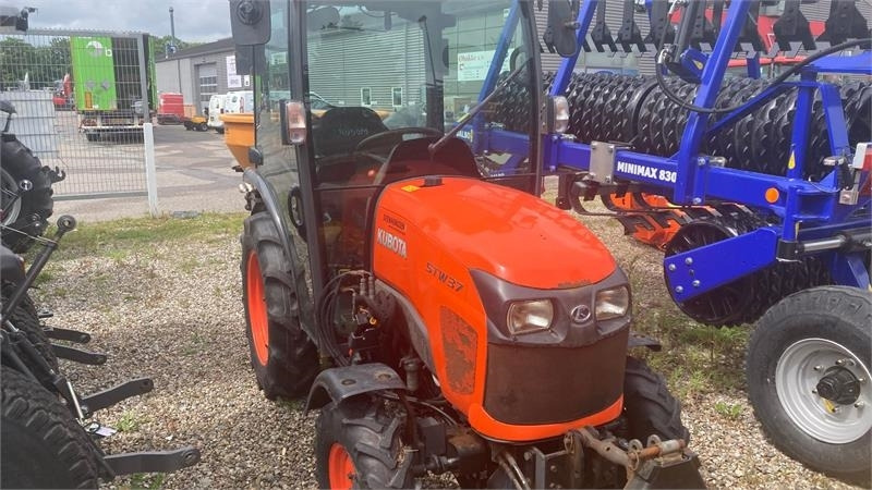 Kubota STW37 Kun 1144 timer STW37 - Komunální traktor: obrázek 1 Kubota STW37 Kun 1144 timer STW37 - Komunální traktor: obrázek 1