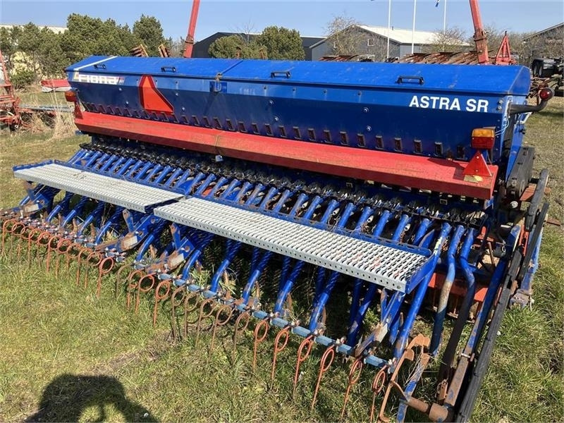 Kuhn HR 4002 Med Fiona Astra SR - Secí kombinace: obrázek 3 Kuhn HR 4002 Med Fiona Astra SR - Secí kombinace: obrázek 3