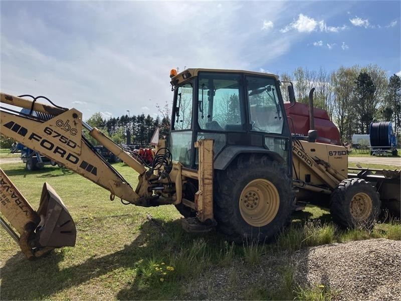New Holland 675D - Rýpadlo-nakladač: obrázek 4 New Holland 675D - Rýpadlo-nakladač: obrázek 4